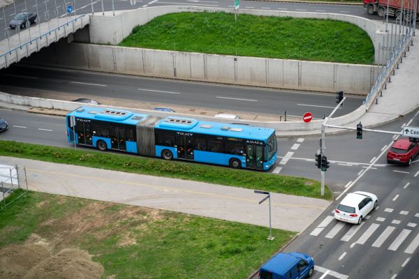 Les avantages des systèmes de notification de changement de voie pour les conducteurs de bus