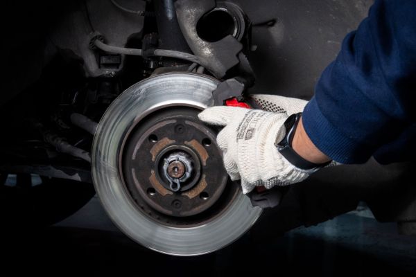 Quelles sont les meilleures pratiques pour la maintenance des systèmes de freinage régénératif?