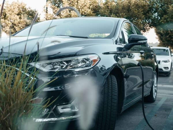 Quelles sont les meilleures solutions de recharge rapide pour une voiture électrique en ville?